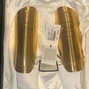 GUCCI Alessandro Michele 2019
Runway GG logo gold padded shin guards socks